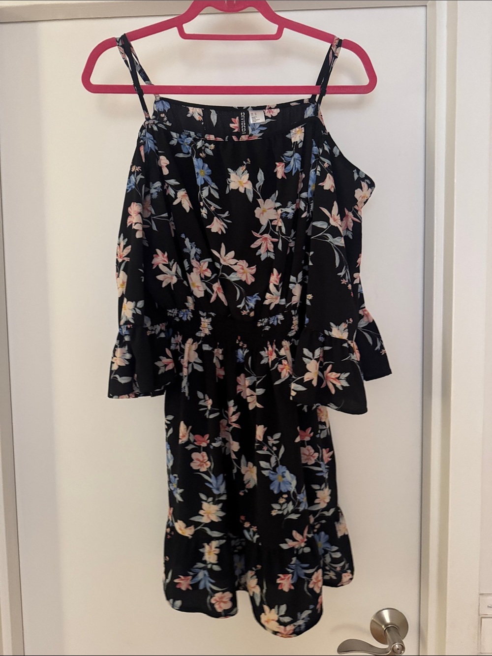 H&M Black Floral Mini Skirt with Ruffle Hem - Like New